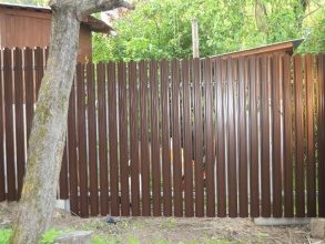 Забор из евроштакетника с утрамбовкой щебнем 66 метров