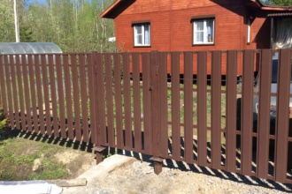 Забор из евроштакетника с забивными столбами 300 метров